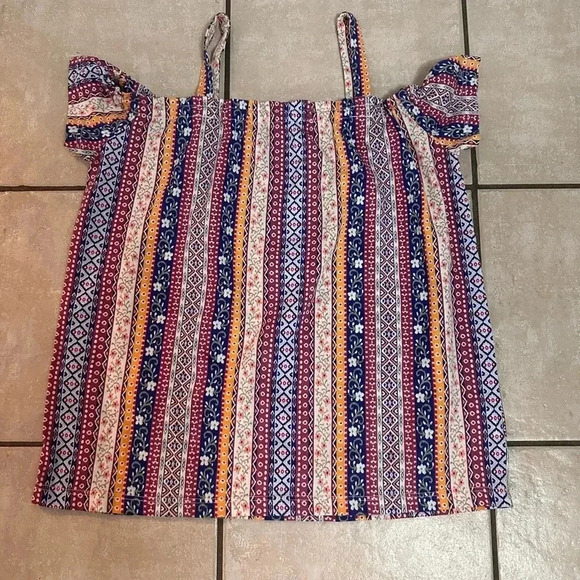 3 TOPS AND SHORT CHILDREN  PLACE SUMMER SET - Picture 5 of 10